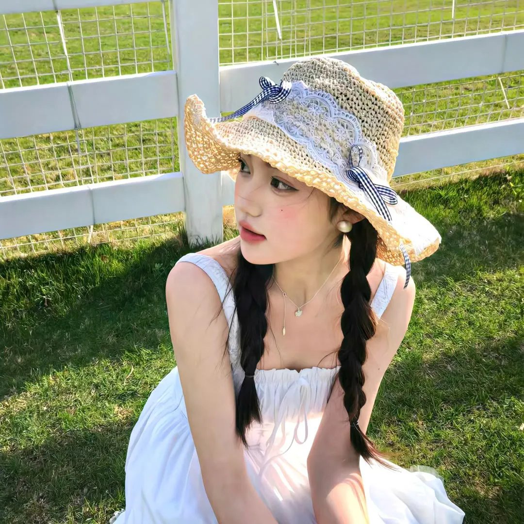 玻璃橱窗中的姑娘